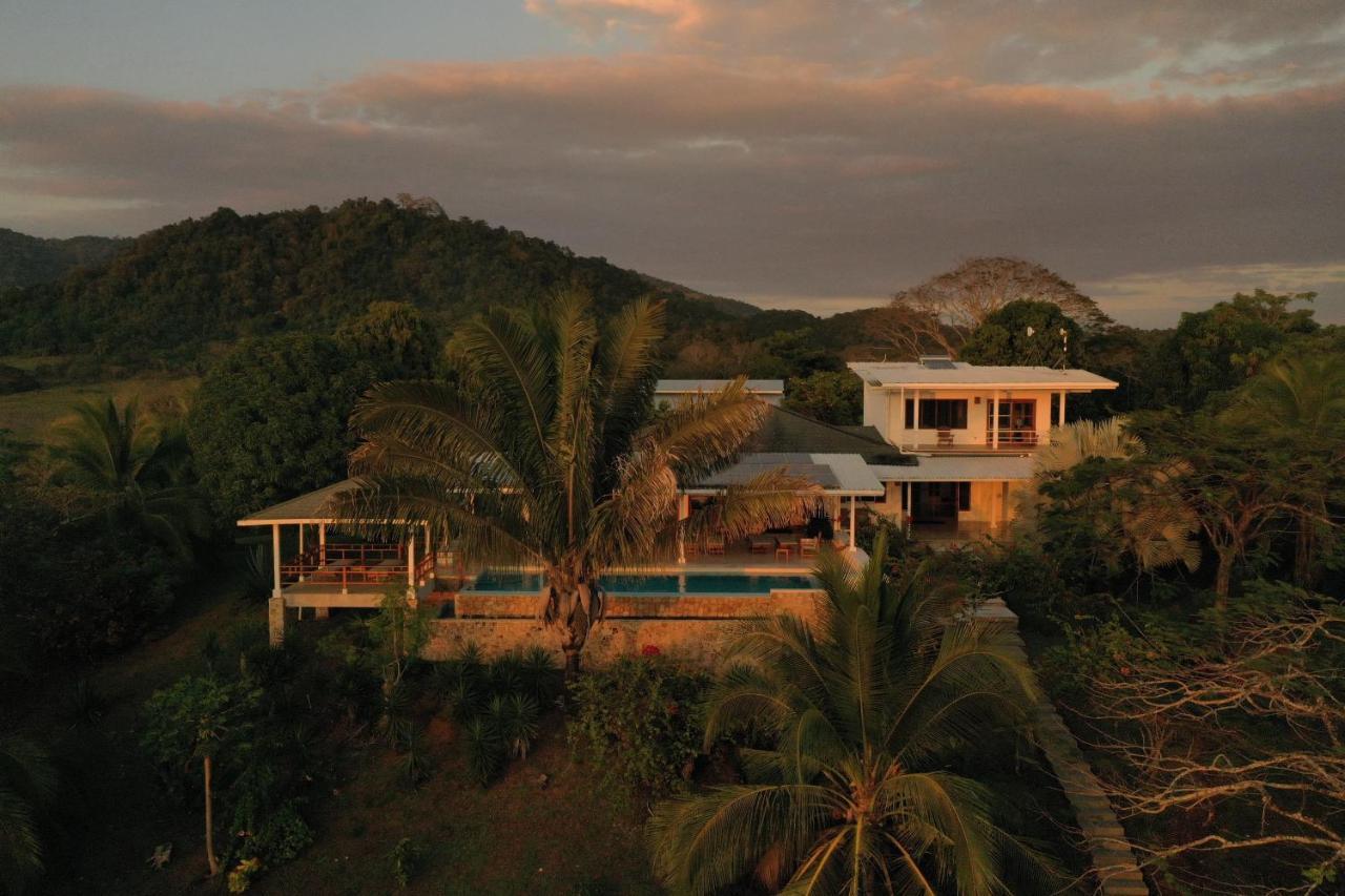 Salvatierra Beachfront Hotel Puerto Coyote Exteriör bild