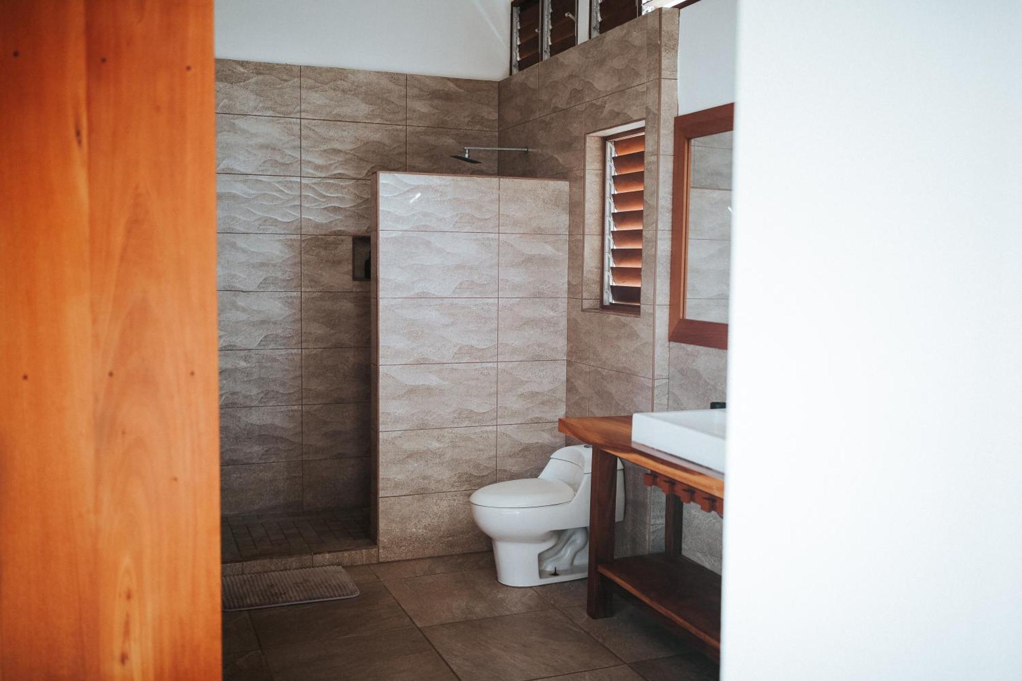 Salvatierra Beachfront Hotel Puerto Coyote Rum bild